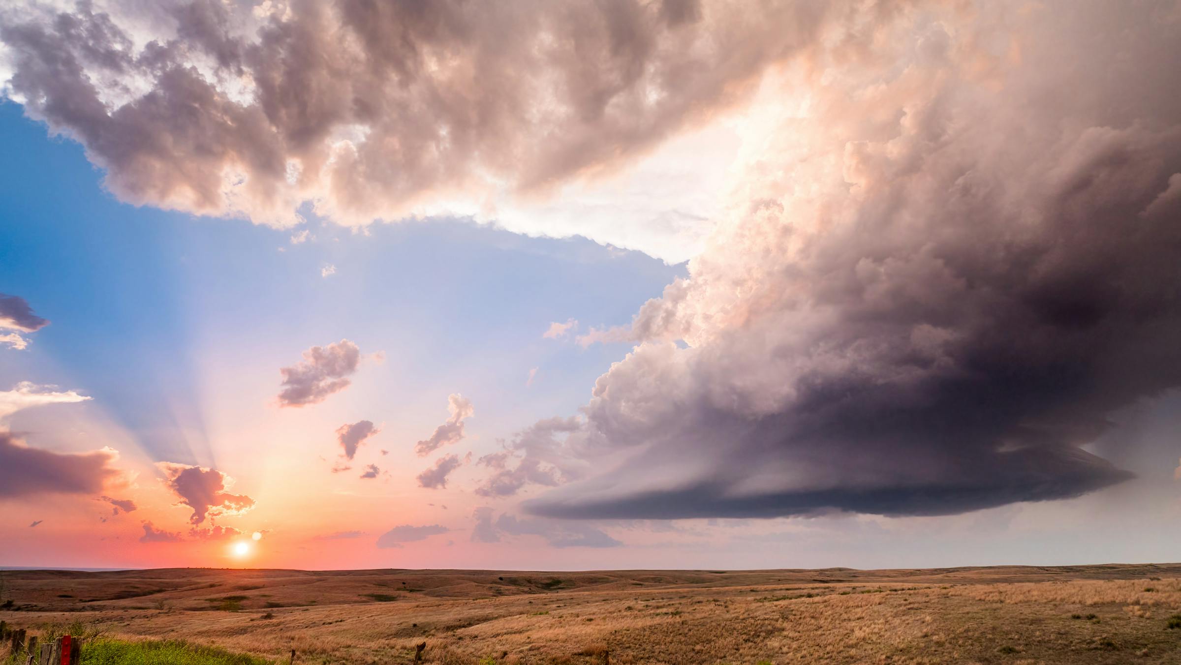 Wide American plains under a clouded sky